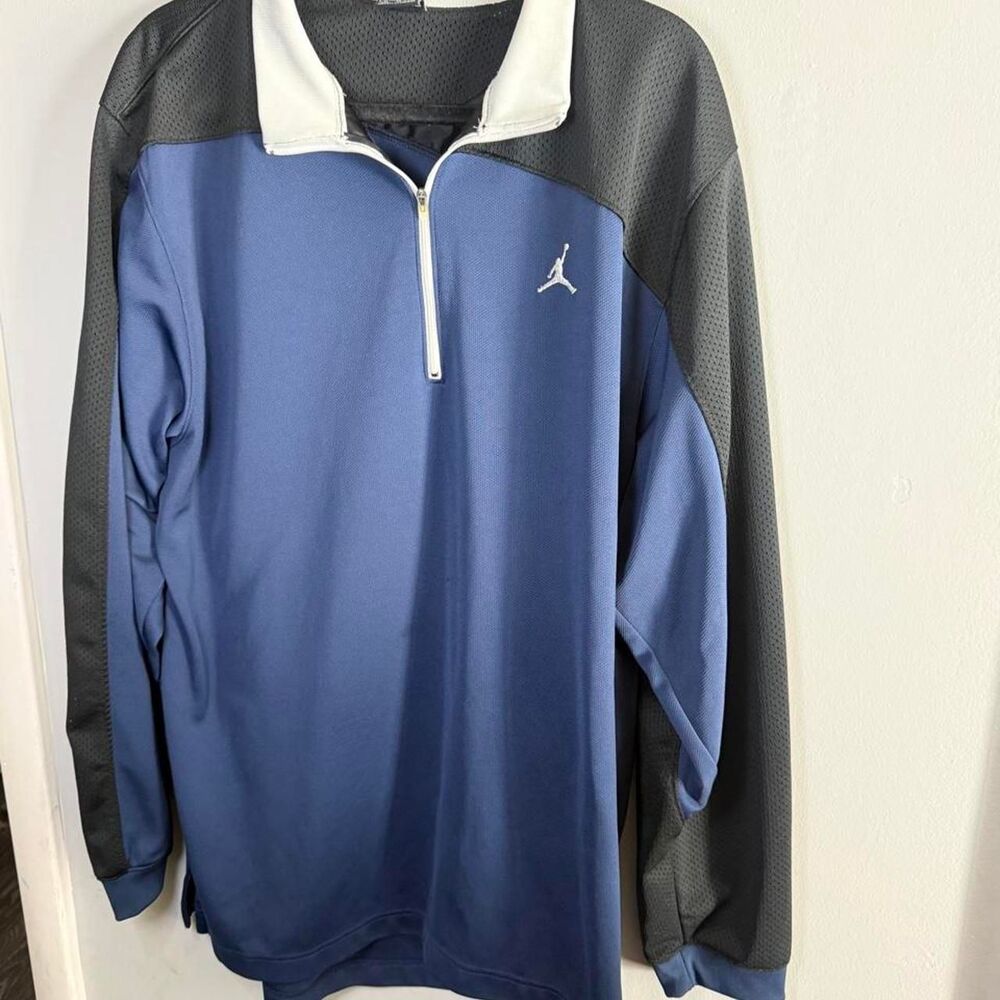 Jordan Men's Blue and Navy Sweatshirt